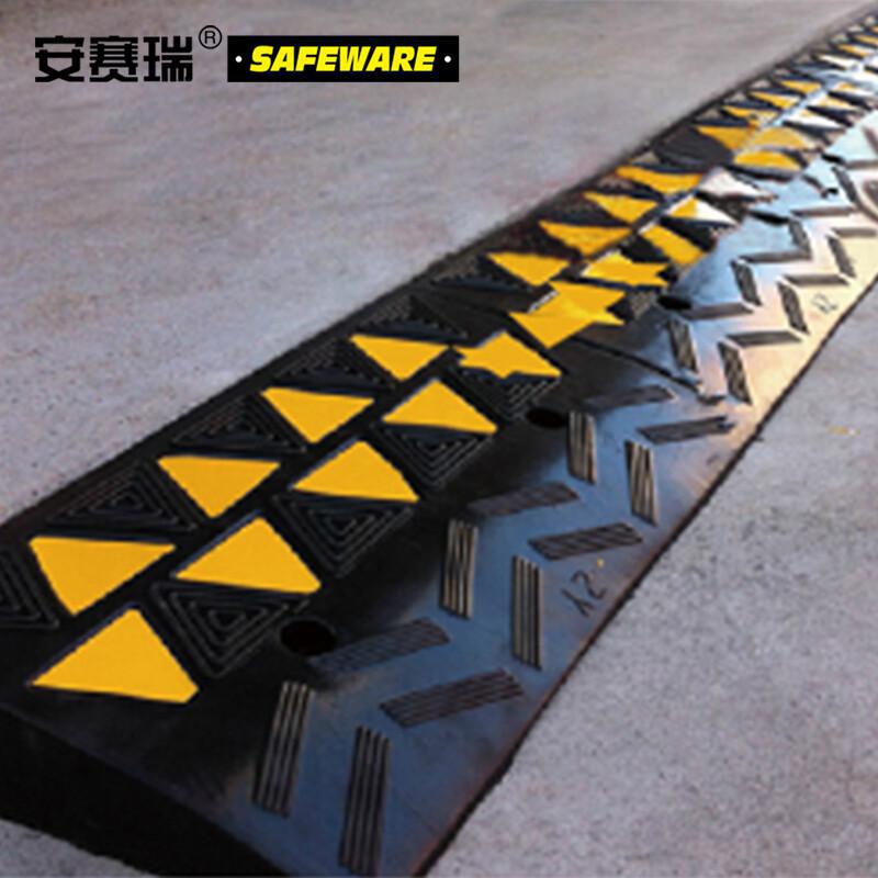 安赛瑞 11037 高位路沿坡  黑黄色 600×360×150mm按（个）销售