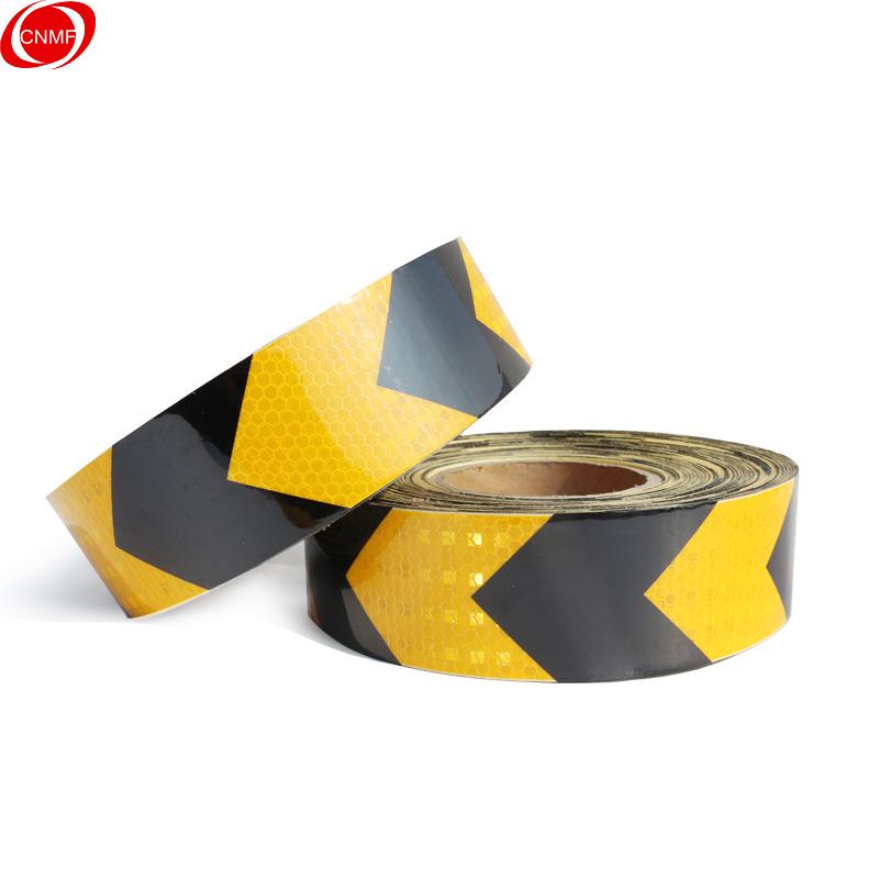 谋福 9477 导向箭头 反光贴 高亮晶格标识 防撞警示胶带 （晶格黑黄箭头5cm*45.7m）  2卷起订按（卷）销售