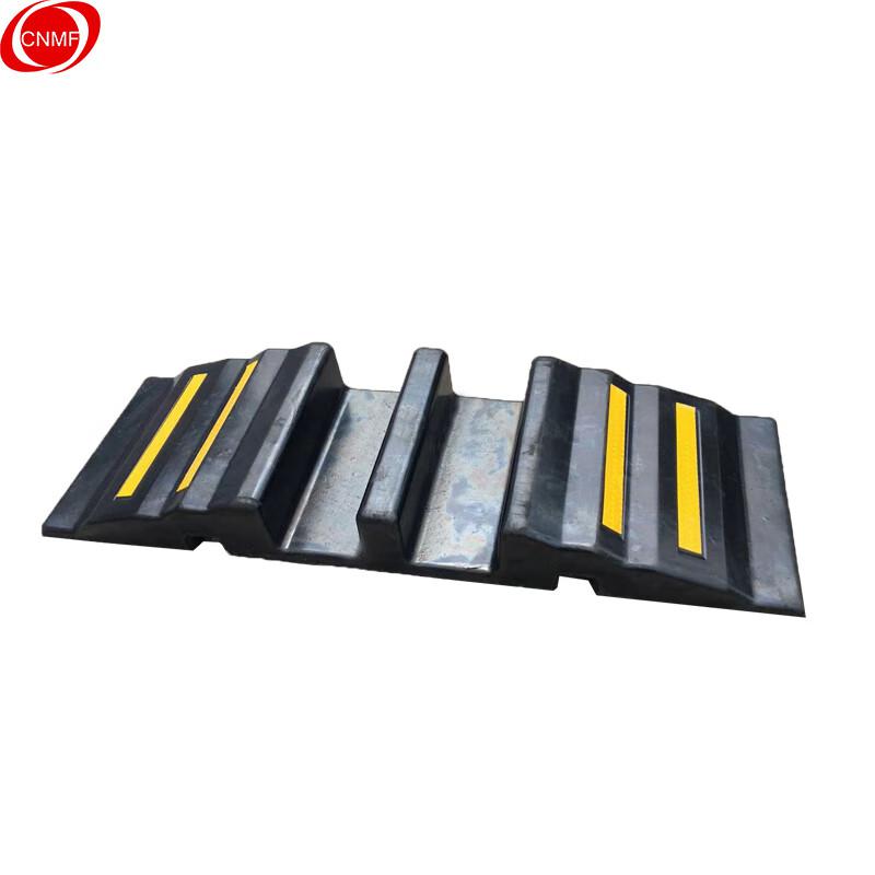 谋福 569 线槽减速带橡胶 电线保护槽 消防水带大线缆线槽860*300*90mm按（个）销售