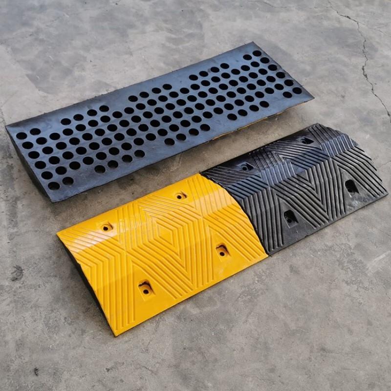 谋福 572 橡胶减速带坡道道路减速板 1米*35cm*7cm(加重加厚款)  2个起订按（个）销售